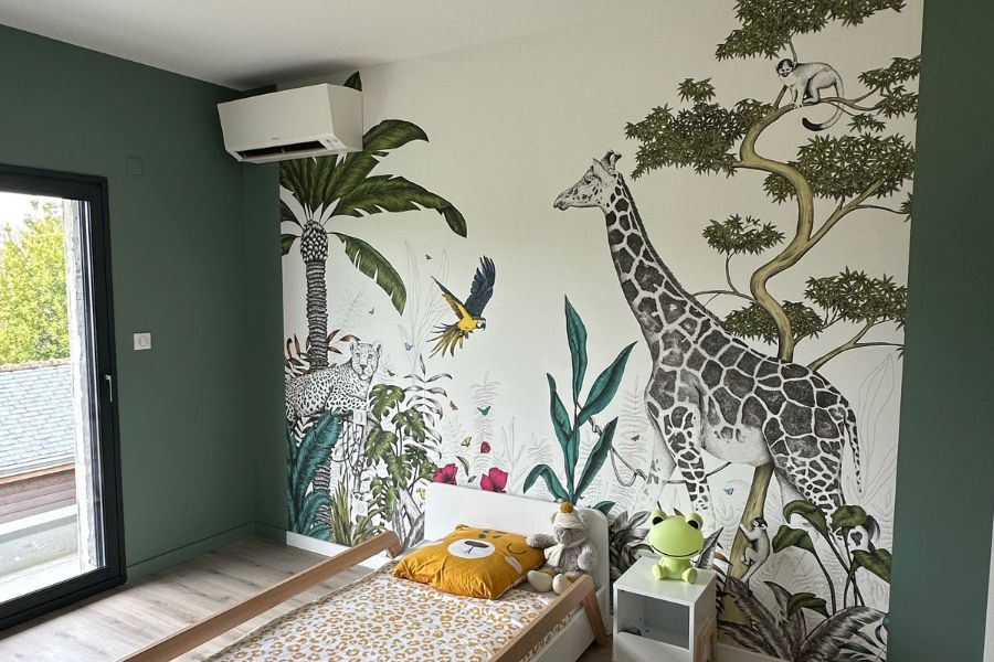 chambre enfant ambiance jungle, avec panoramique et peinture vert-gris